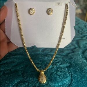 NWT Gold Tone Necklace & Earrings Set